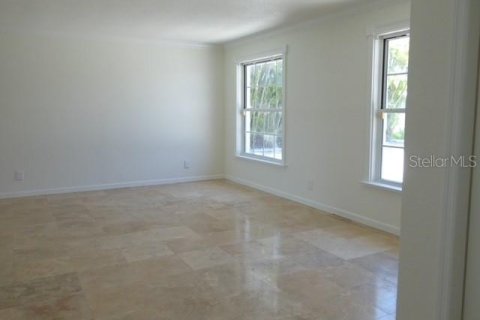 House in Treasure Island, Florida 4 bedrooms, 221.11 sq.m. № 2101719 - photo 19