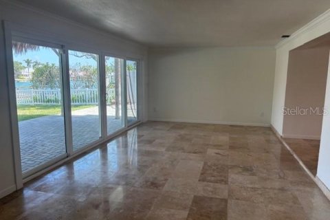 House in Treasure Island, Florida 4 bedrooms, 221.11 sq.m. № 2101719 - photo 30
