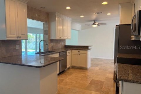 House in Treasure Island, Florida 4 bedrooms, 221.11 sq.m. № 2101719 - photo 25