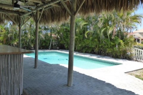 House in Treasure Island, Florida 4 bedrooms, 221.11 sq.m. № 2101719 - photo 10