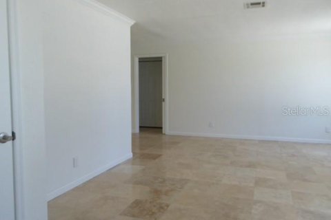 House in Treasure Island, Florida 4 bedrooms, 221.11 sq.m. № 2101719 - photo 21