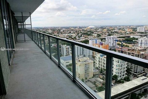 Copropriété à louer à Miami, Floride: 2 chambres, 102.75 m2 № 2255897 - photo 2