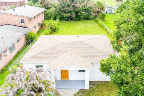 Casa en St. Lucie, Florida 2 dormitorios, 85.28 m2 № 2078385