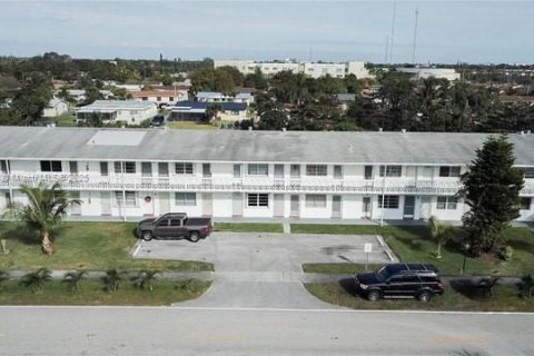 Condo in Miami Gardens, Florida, 1 bedroom  № 2082474