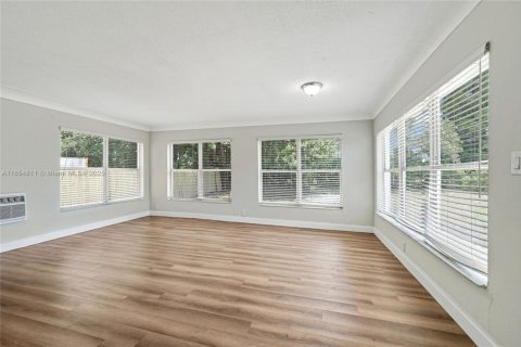 House in Fort Lauderdale, Florida 2 bedrooms, 104.79 sq.m. № 1872734 - photo 12