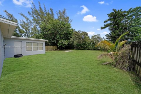 House in Fort Lauderdale, Florida 2 bedrooms, 104.79 sq.m. № 1872734 - photo 26