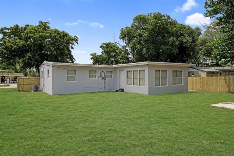 House in Fort Lauderdale, Florida 2 bedrooms, 104.79 sq.m. № 1872734 - photo 29