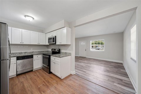 House in Fort Lauderdale, Florida 2 bedrooms, 104.79 sq.m. № 1872734 - photo 8