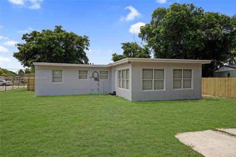 House in Fort Lauderdale, Florida 2 bedrooms, 104.79 sq.m. № 1872734 - photo 30
