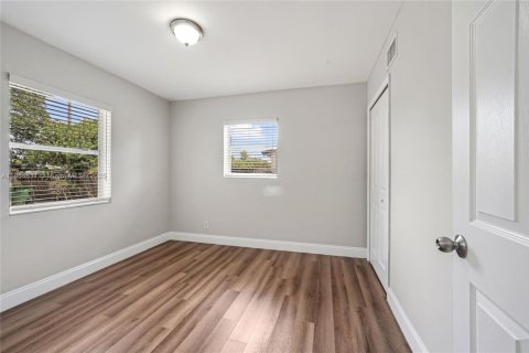 House in Fort Lauderdale, Florida 2 bedrooms, 104.79 sq.m. № 1872734 - photo 16