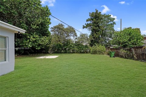 House in Fort Lauderdale, Florida 2 bedrooms, 104.79 sq.m. № 1872734 - photo 25
