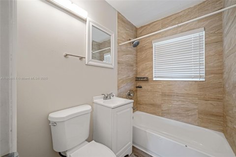 House in Fort Lauderdale, Florida 2 bedrooms, 104.79 sq.m. № 1872734 - photo 20