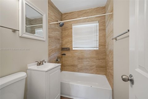 House in Fort Lauderdale, Florida 2 bedrooms, 104.79 sq.m. № 1872734 - photo 19