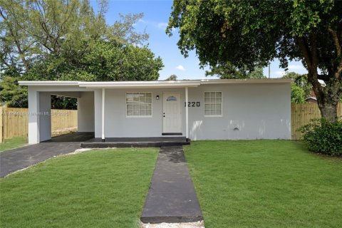 House in Fort Lauderdale, Florida 2 bedrooms, 104.79 sq.m. № 1872734 - photo 1