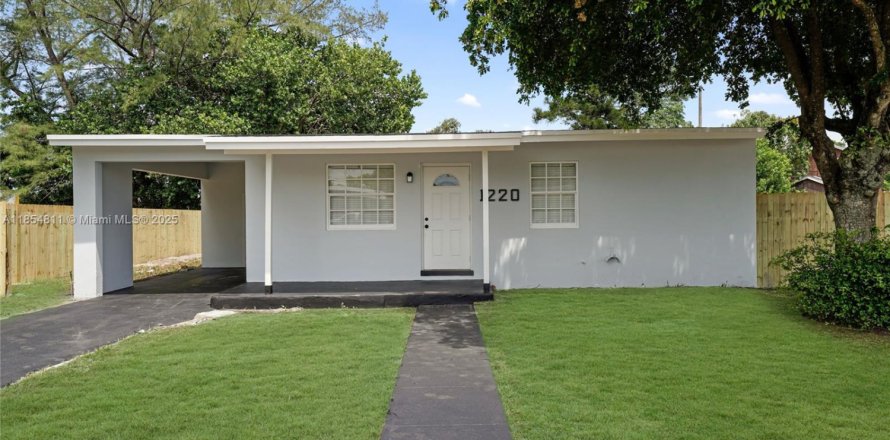 House in Fort Lauderdale, Florida 2 bedrooms, 104.79 sq.m. № 1872734