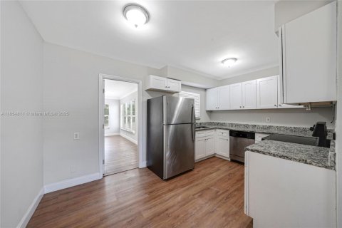 House in Fort Lauderdale, Florida 2 bedrooms, 104.79 sq.m. № 1872734 - photo 6