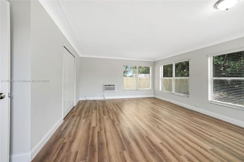 House in Fort Lauderdale, Florida 2 bedrooms, 104.79 sq.m. № 1872734 - photo 13