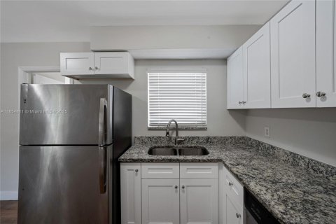 House in Fort Lauderdale, Florida 2 bedrooms, 104.79 sq.m. № 1872734 - photo 10