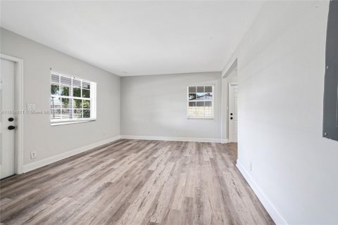 House in Fort Lauderdale, Florida 2 bedrooms, 104.79 sq.m. № 1872734 - photo 3