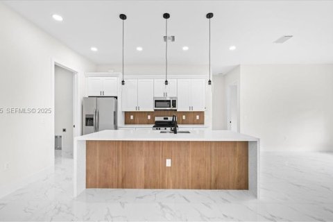 Villa ou maison à vendre à Lehigh Acres, Floride: 4 chambres № 1987445 - photo 22