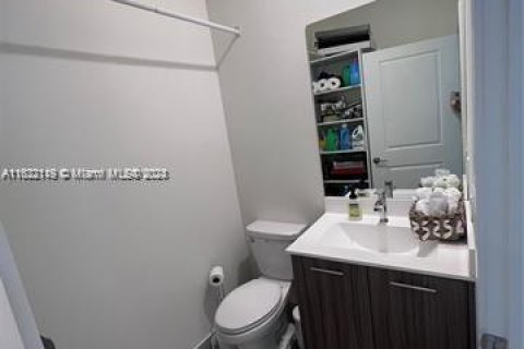 Купить кондоминиум в Дорал, Флорида 2 спальни, 104.42м2, № 1867380 - фото 23