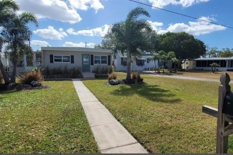 House in Palmetto, Florida 2 bedrooms, 92.9 sq.m. № 1884125 - photo 1