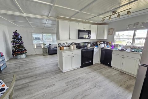 House in Palmetto, Florida 2 bedrooms, 92.9 sq.m. № 1884125 - photo 3