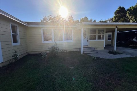 Villa ou maison à louer à Titusville, Floride: 3 chambres, 107.77 m2 № 2429157 - photo 3