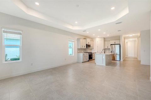 House in Venice, Florida 3 bedrooms, 172.8 sq.m. № 2204973 - photo 14