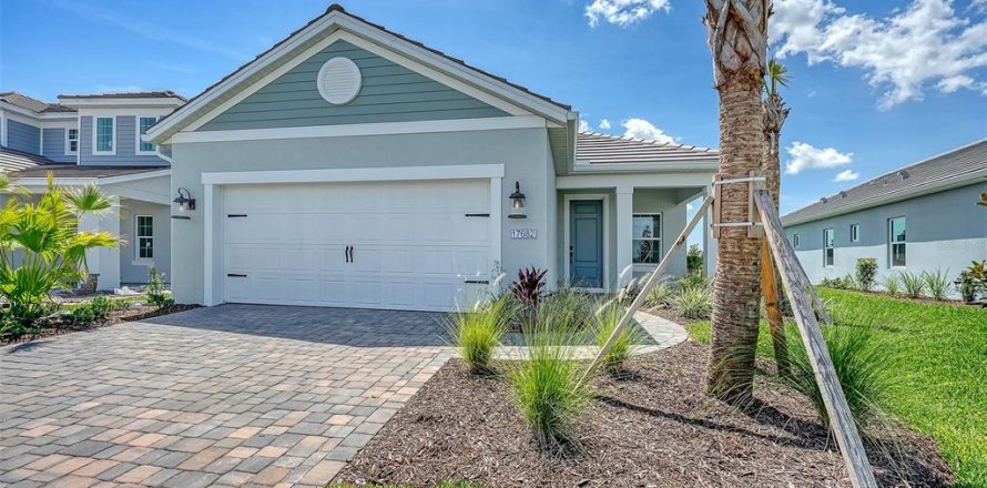House in Venice, Florida 3 bedrooms, 172.8 sq.m. № 2204973