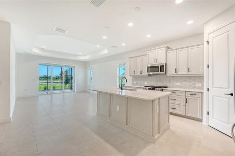 House in Venice, Florida 3 bedrooms, 172.8 sq.m. № 2204973 - photo 4