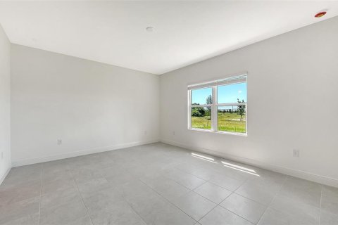 House in Venice, Florida 3 bedrooms, 172.8 sq.m. № 2204973 - photo 15