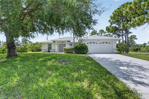 House in Port Charlotte, Florida 3 bedrooms, 135.82 sq.m. № 2360520