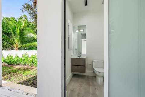 Купить виллу или дом в Бискейн-Парк, Флорида 4 спальни, 268.21м2, № 2043458 - фото 16