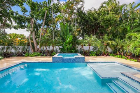 Купить виллу или дом в Бискейн-Парк, Флорида 4 спальни, 268.21м2, № 2043458 - фото 13