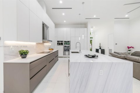 Купить виллу или дом в Бискейн-Парк, Флорида 4 спальни, 268.21м2, № 2043458 - фото 23