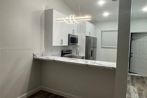 House in Coral Springs, Florida 3 bedrooms, 111.48 sq.m. № 2042184 - photo 5