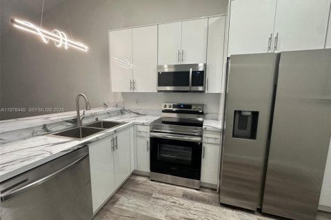 House in Coral Springs, Florida 3 bedrooms, 111.48 sq.m. № 2042184 - photo 3