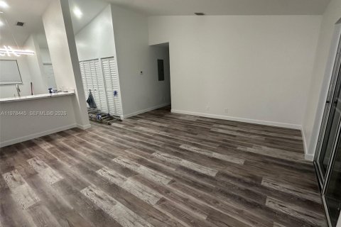 House in Coral Springs, Florida 3 bedrooms, 111.48 sq.m. № 2042184 - photo 14