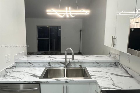 House in Coral Springs, Florida 3 bedrooms, 111.48 sq.m. № 2042184 - photo 6