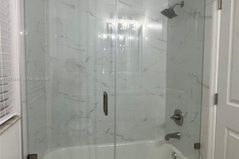 House in Coral Springs, Florida 3 bedrooms, 111.48 sq.m. № 2042184 - photo 15