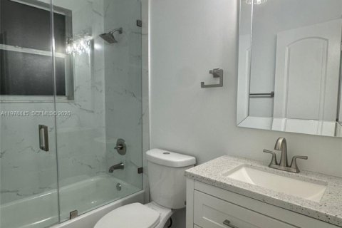 House in Coral Springs, Florida 3 bedrooms, 111.48 sq.m. № 2042184 - photo 11