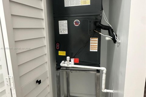 House in Coral Springs, Florida 3 bedrooms, 111.48 sq.m. № 2042184 - photo 8