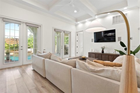 House in Tampa, Florida 4 bedrooms, 324.79 sq.m. № 1835220 - photo 23