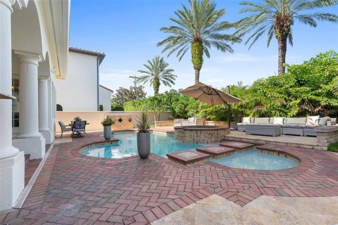 House in Tampa, Florida 4 bedrooms, 324.79 sq.m. № 1835220 - photo 10