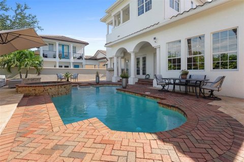 House in Tampa, Florida 4 bedrooms, 324.79 sq.m. № 1835220 - photo 8