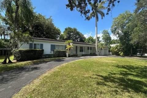 Villa ou maison à louer à Coral Gables, Floride: 4 chambres, 185.8 m2 № 2281018 - photo 3