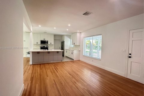 Villa ou maison à louer à Coral Gables, Floride: 4 chambres, 185.8 m2 № 2281018 - photo 9