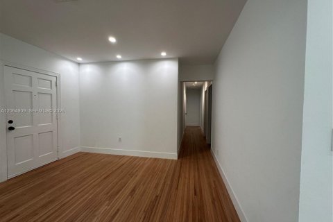 Villa ou maison à louer à Coral Gables, Floride: 4 chambres, 185.8 m2 № 2281018 - photo 21