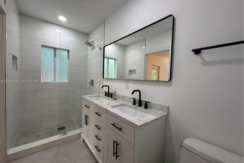 Villa ou maison à louer à Coral Gables, Floride: 4 chambres, 185.8 m2 № 2281018 - photo 25